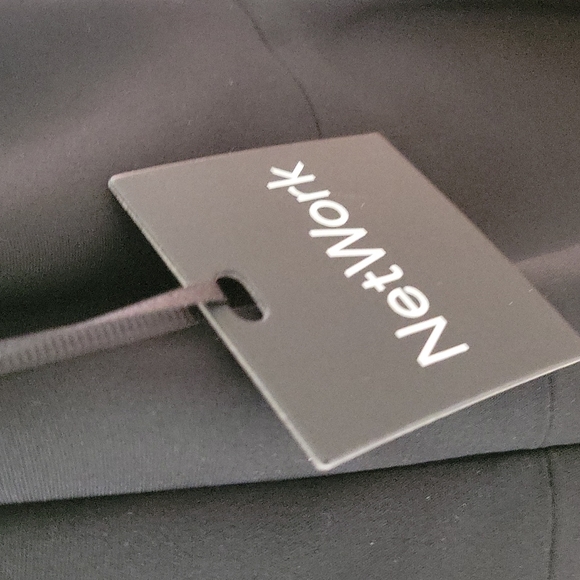 Solid black skirt. Size 38 EU. New with tags . - Picture 3 of 4